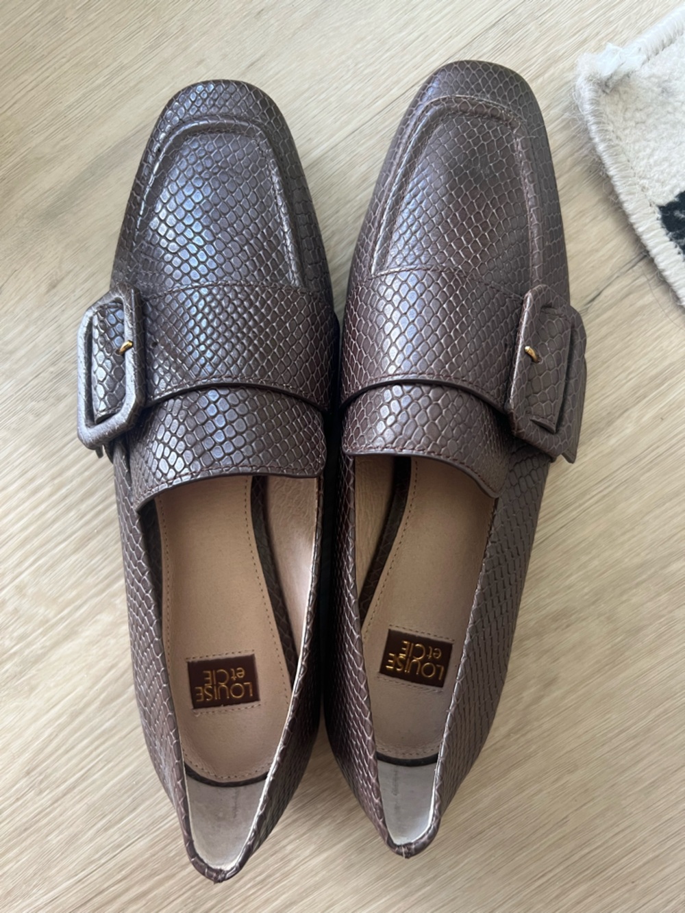 Louise et Cie Brown Snakeskin Embossed Leather Loafers – Size 8.5 NWT Work